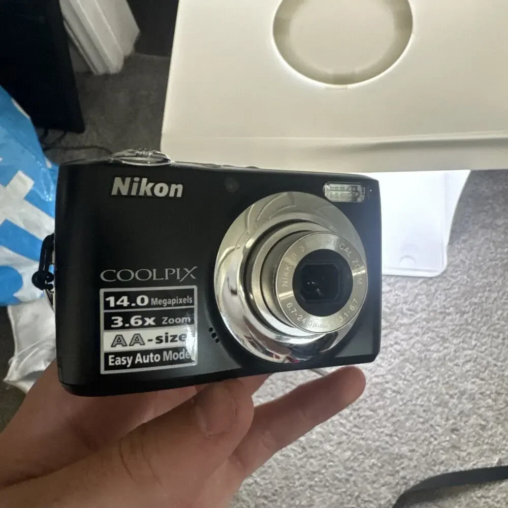 Nikon Coolpix L24 14.0 MP Compact Digital Camera - Tested - Black Boxed